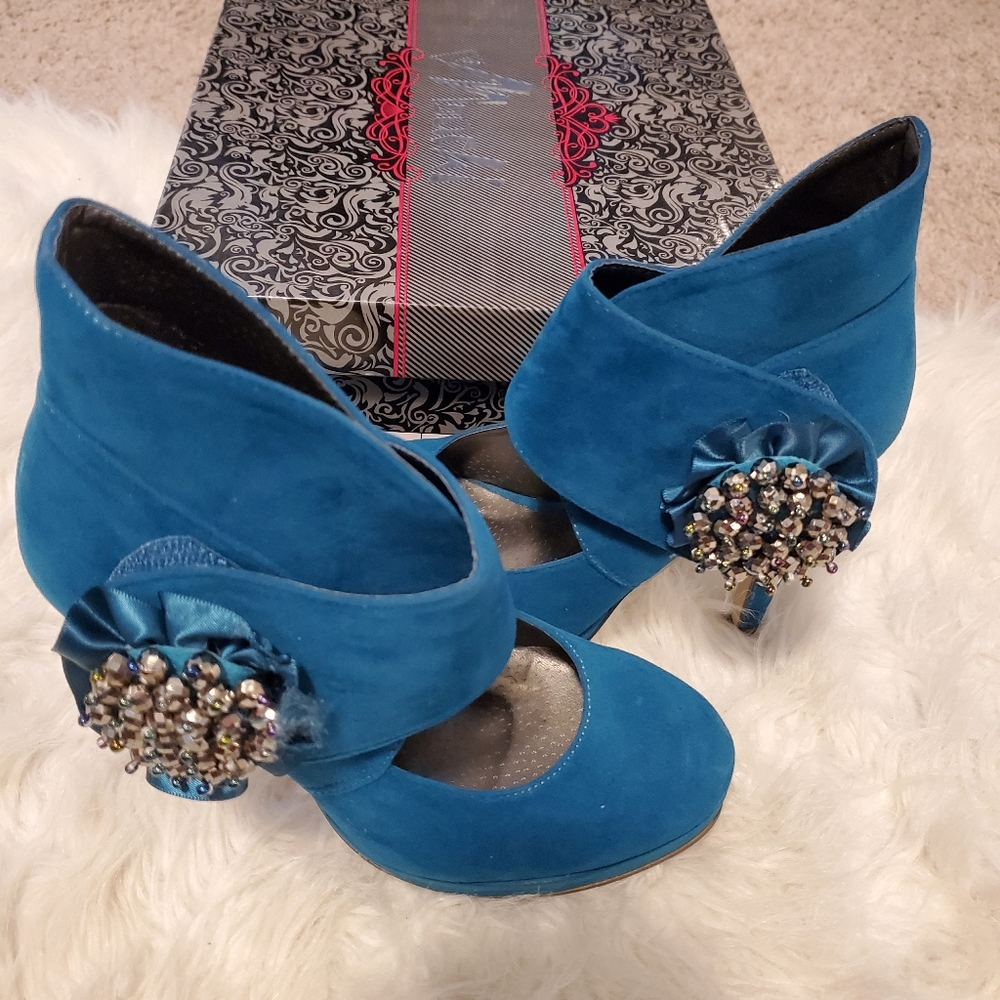 Daisy Teal Heels